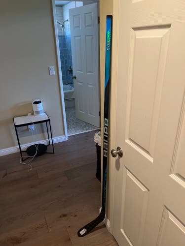 NEW BAUER NEXUS SYNC RIGHT HANDED P92 70 FLEX HOCKEY STICK