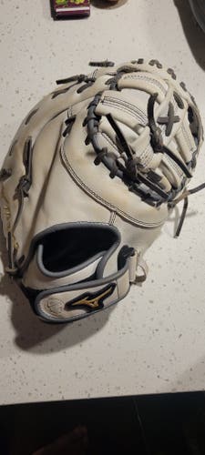 Used 2023 Mizuno Right Hand Throw First Base Softball Glove 13"