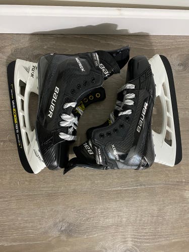 Senior Bauer Regular Width  7.5 Supreme Matrix Hockey Skates