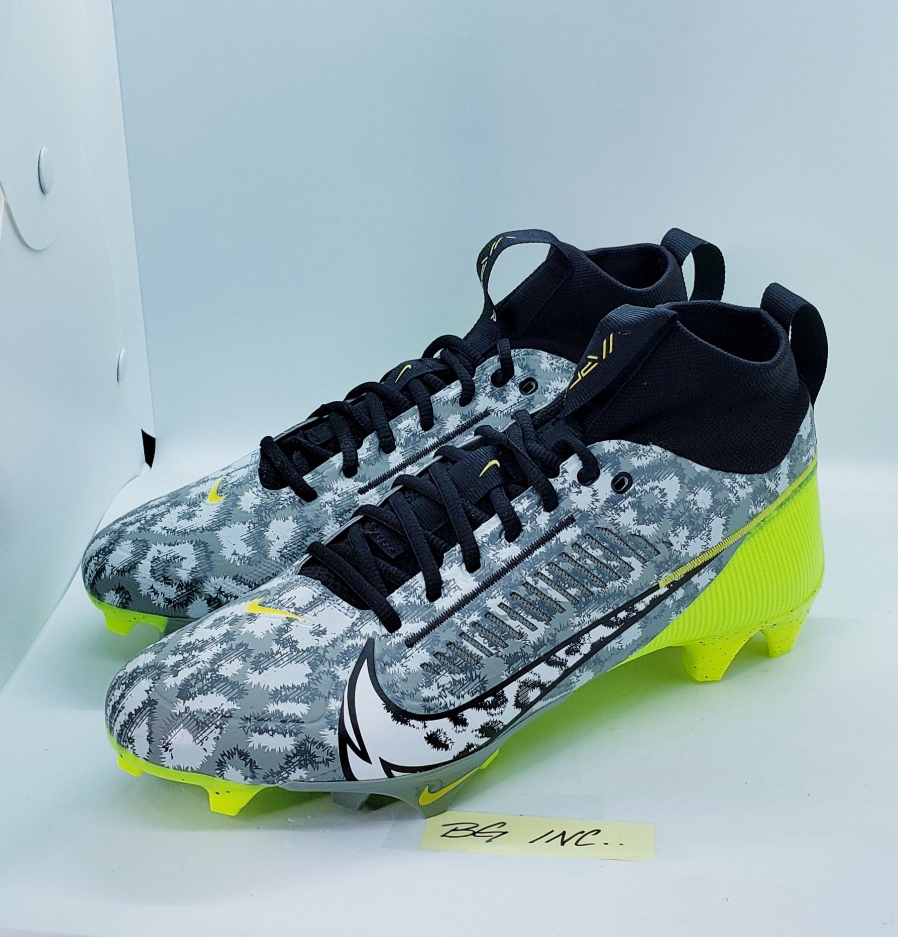 mens size 10 football cleats