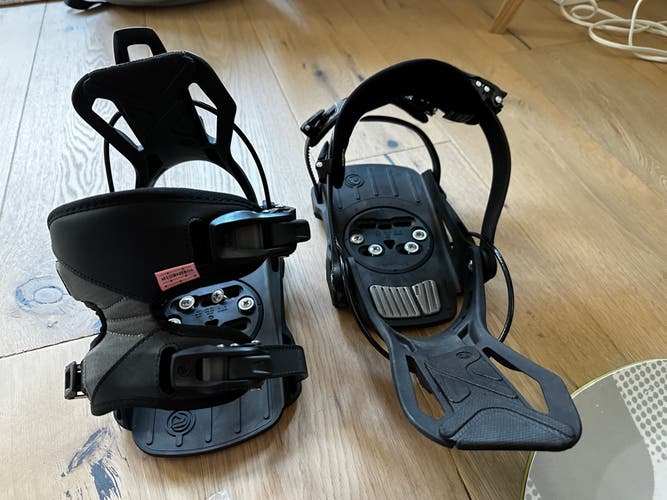 Used Women's Medium Flow Juno black Snowboard Bindings All Mountain