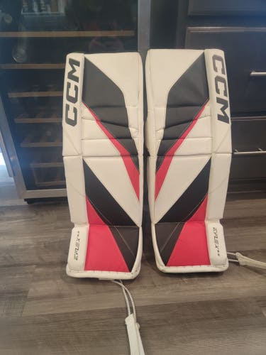 New 28" CCM Eflex 6.5 Goalie Leg Pads