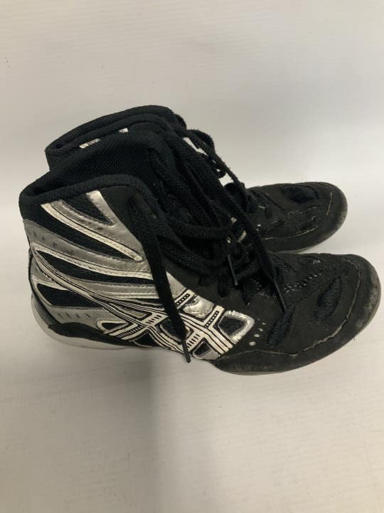Used Asics Junior 05 Wrestling Shoes
