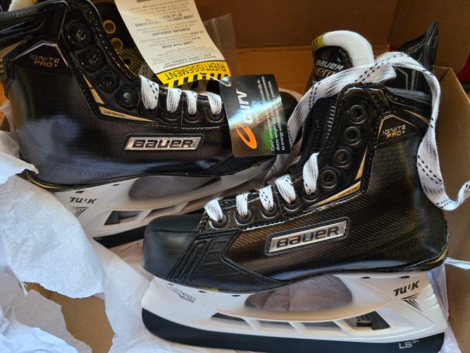 Intermediate New Bauer Supreme Ignite Pro+ Hockey Skates Extra Wide Width Size 4.5