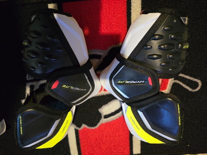 Junior New Medium Bauer Vapor Hyperlite Elbow Pads