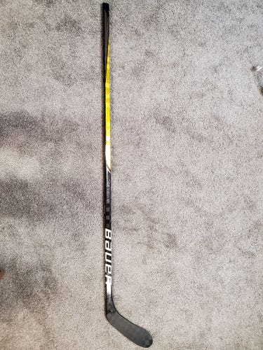 Used Senior Bauer Left Hand Supreme 3S Pro Hockey Stick P28 77 Flex