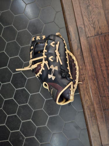 Used Right Hand Throw Under Armour First Base Baseball Glove 12"