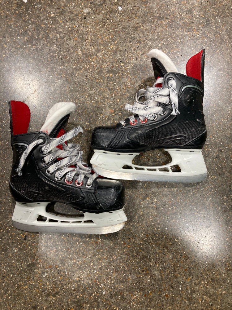 Used Youth Bauer Vapor Hockey Skates Regular Width Size 12.0