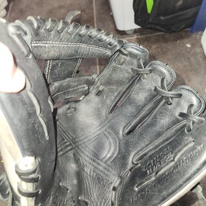 Used 2022 Rawlings Right Hand Throw Infield Encore Baseball Glove 11.5"