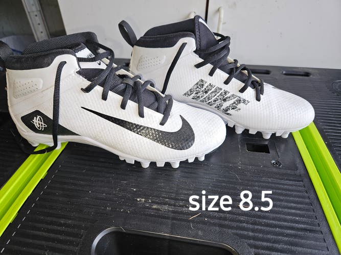 White Adult Used Men's Size 8.5 (Women's 9.5) Molded Cleats Nike Mid Top
