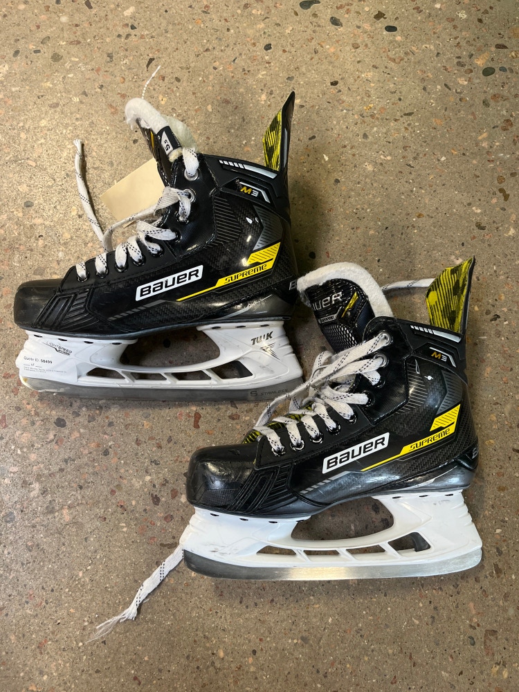 Used Intermediate Bauer Supreme M3 Hockey Skates Regular Width Size 5.5