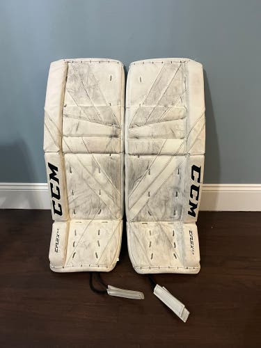 30+1 CCM Eflex 5.5 Goalie Leg Pads