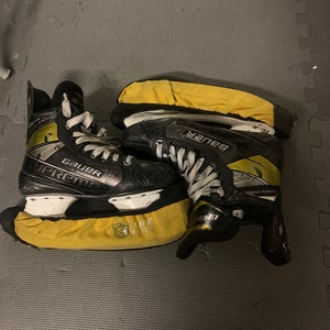 Intermediate Bauer Wide Width  6.5 Supreme Ignite Pro+ Hockey Skates