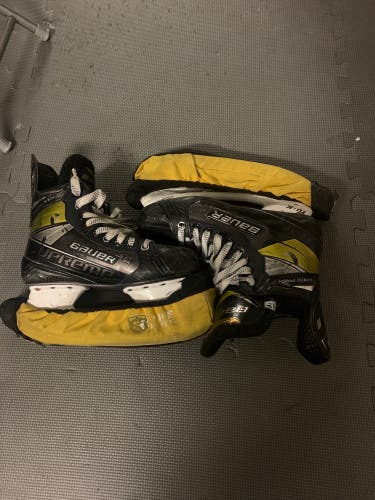 Intermediate Bauer Wide Width  6.5 Supreme Ignite Pro+ Hockey Skates