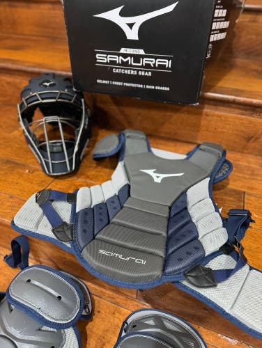 New Mizuno Samurai Catcher's Set