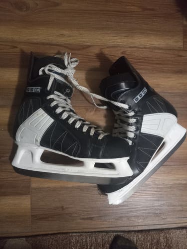 Size 10 CCM Hockey Powerline 120 Senior Hockey Skates