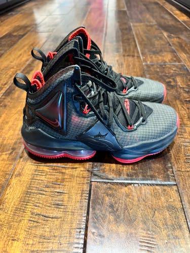 Like New Kid’s Youth Nike Lebron 19 Size 5