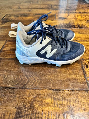 Like New New Balance Men’s Size 5 (Women's 6.5) Molded Cleats