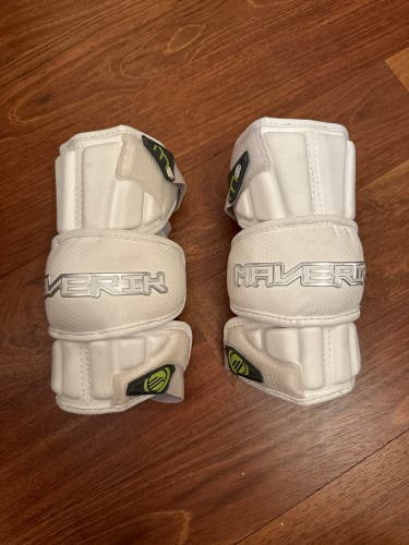 Used Medium Maverik M4 Arm Pads