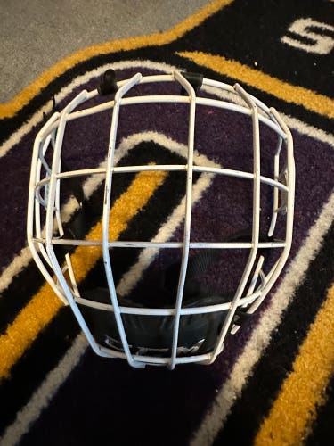 Used Medium CCM FM680 (White cage)