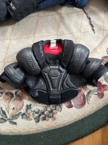 Used Medium Bauer Vapor Shoulder Pads
