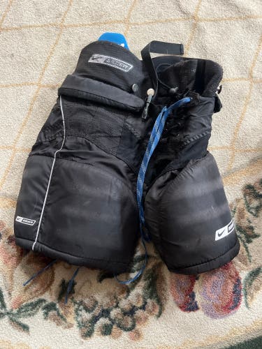 Youth Large Bauer Supreme 30 Hockey Pants