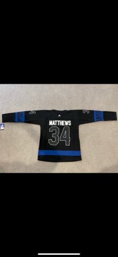 Auston Matthews Toronto Maple Leafs reversible jersey size 50/medium