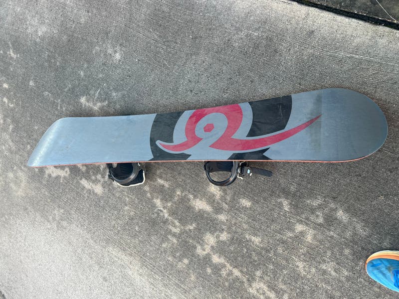 burton honeycomb snowboard Dominant 2008 evo A playful board with plenty of pop for kids who are ready to charge Burton Process Camber Wide Snowboard