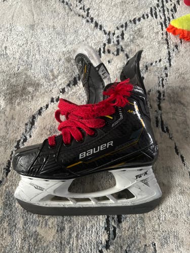 Junior Used Bauer Supreme M5 Pro Hockey Skates Regular Width Size 1.5