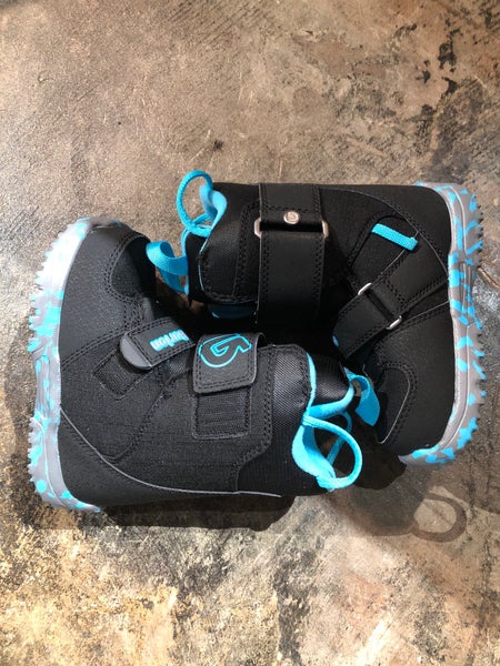 Used Kid s 11C Burton Grom Snowboard Boots SidelineSwap