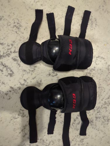 Junior CCM knee and thigh protectors