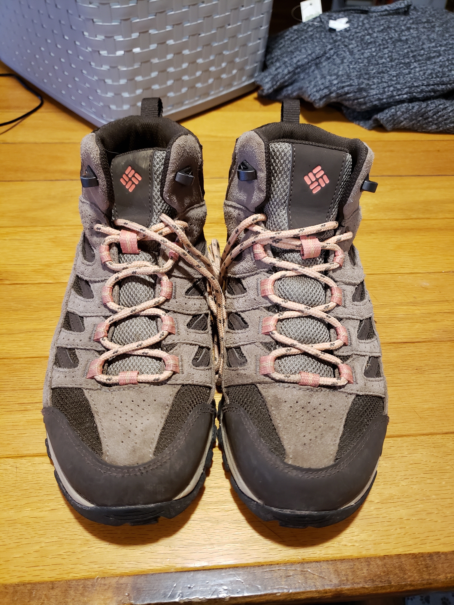 Columbia Women's Size 8.5 Hiking boots