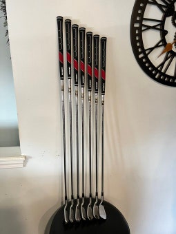 Used Men's TaylorMade Right Handed r7 Iron Set 7 Pieces