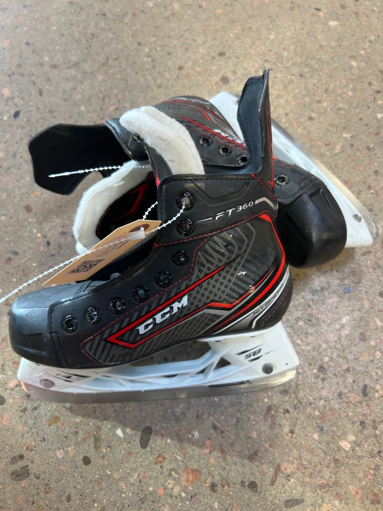 Used Junior CCM JetSpeed FT360 Hockey Skates Size 1.5