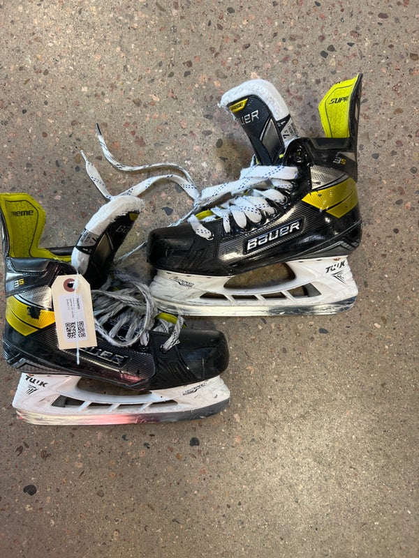Used Senior Bauer Supreme 3S Hockey Skates 7.5