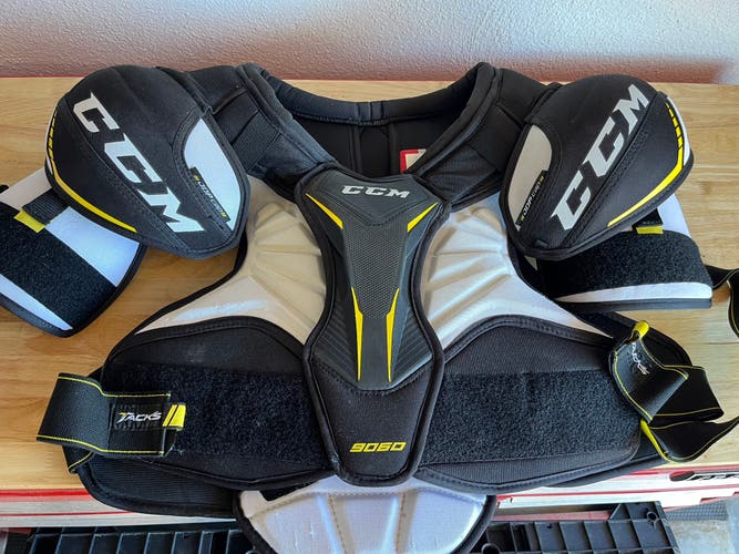 CCM Tacks 9060 Shoulder Pads