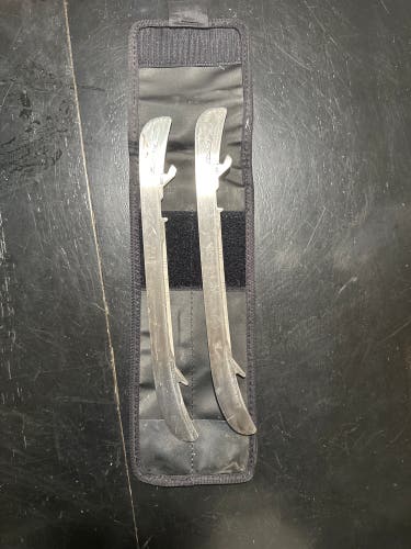 fly-x skate blades and bauer blade bag