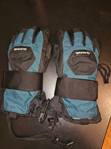 Used Dakine wristguard gloves