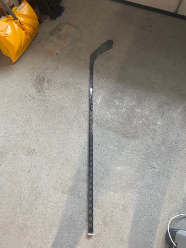 Used Right Handed Toe Pattern Hockey Stick