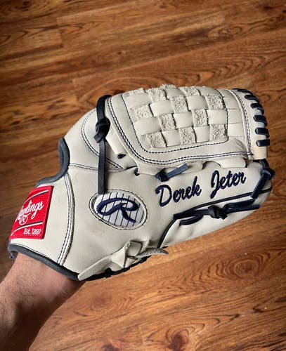 Rawlings Derek Jeter PRODJ2FS-JET Baseball Glove Final Season