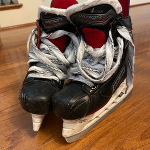 Used Bauer Vapor X500 Hockey Skates Regular Width Size 1.5