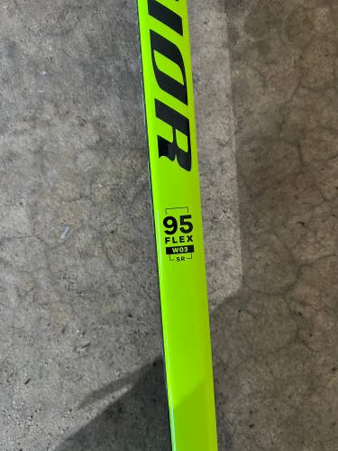 Senior Right Handed W03 Alpha LX2 Hockey Stick