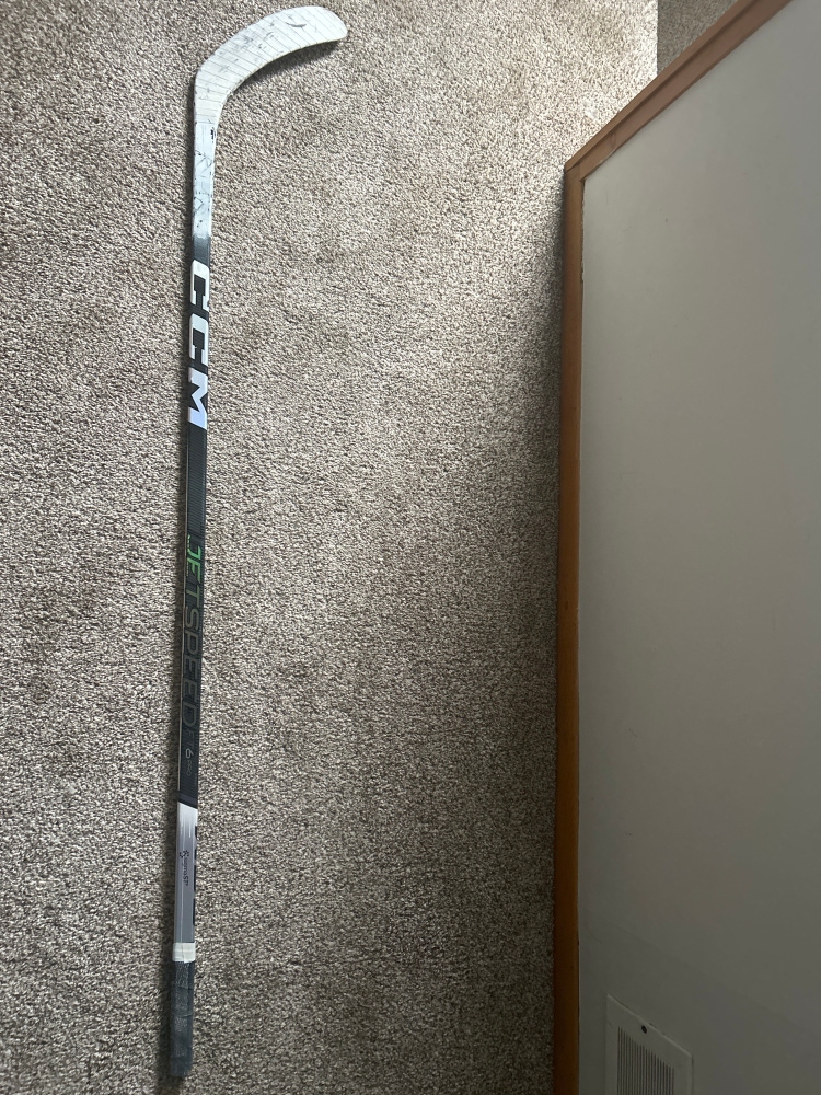 Intermediate Left Hand P29  Jetspeed FT6 Pro Hockey Stick