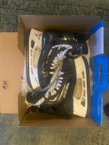 New Senior Bauer Mach Skates (Size 8.5, Fit 2)