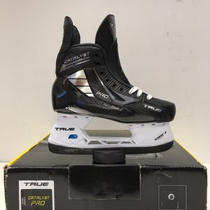 New True Regular Width  7.5 Catalyst Pro Hockey Skates