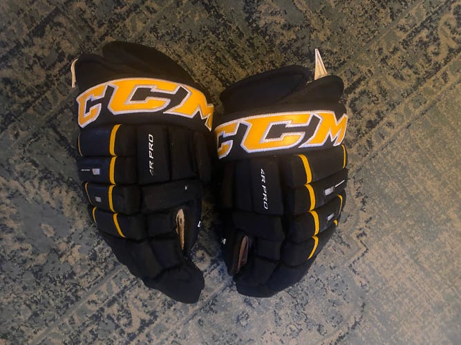 Used CCM Team Gloves (Black/Yellow, 14”)