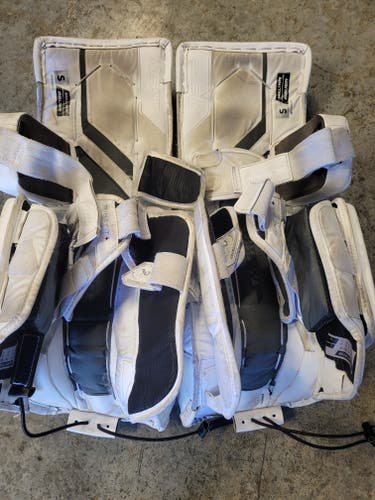 Bauer m5 pro intermediate small leg pads