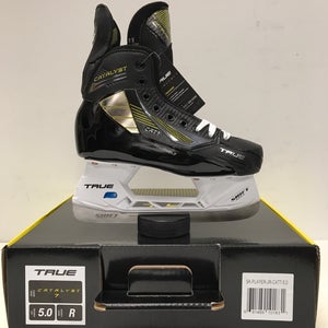 New True Regular Width Size 5 Catalyst 7 Hockey Skates