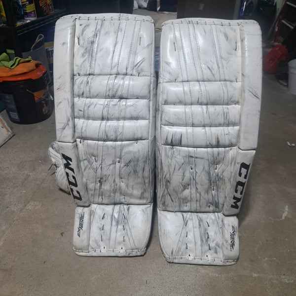 Used 32" CCM Extreme Flex II 860 Goalie Leg Pads