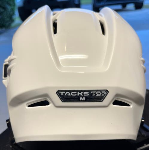 New Senior Medium CCM Tacks 720 Helmet
